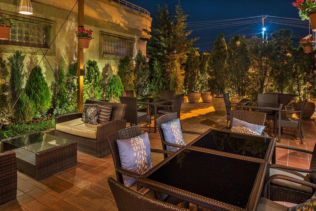 Hotel Nartel Pristina Exterior foto