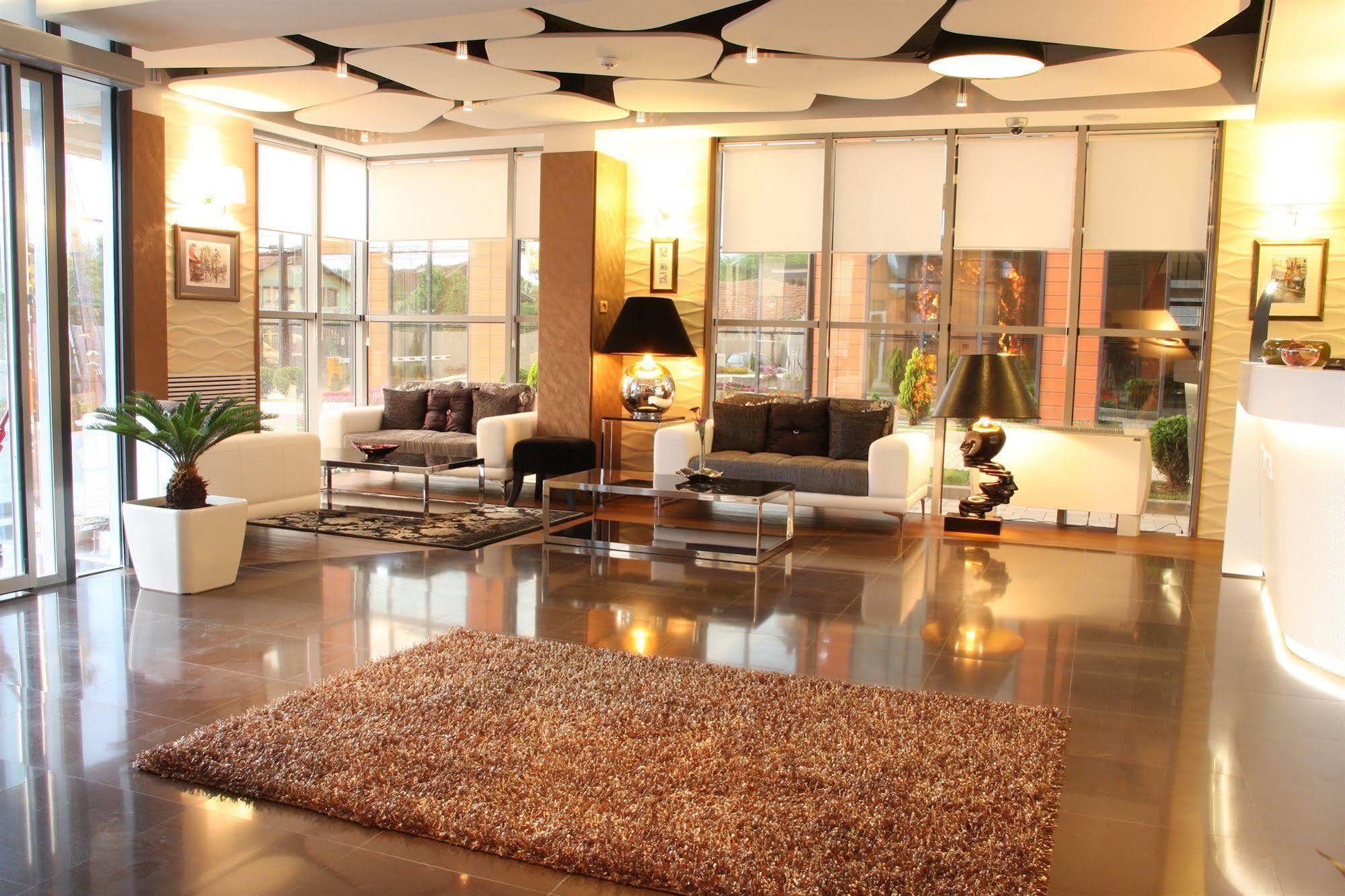 Hotel Nartel Pristina Interior foto